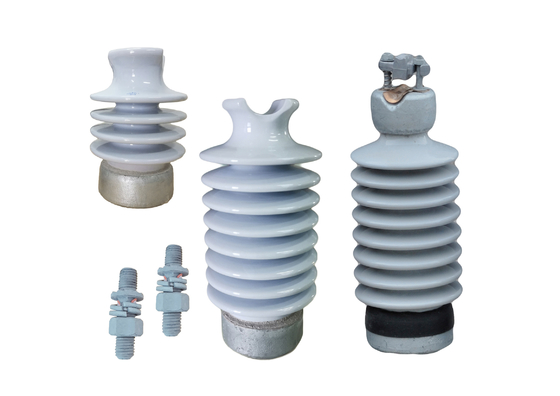 짧은 장식 못과 밝은 회색 ANSI 57-3 12.5kN 라인 포스트 애자