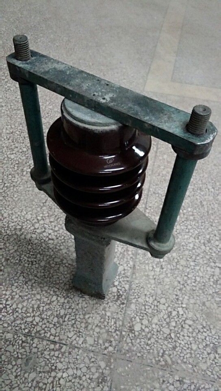 금속 토대 11KV IEC 수업 솔리드 코어 포스트 애자