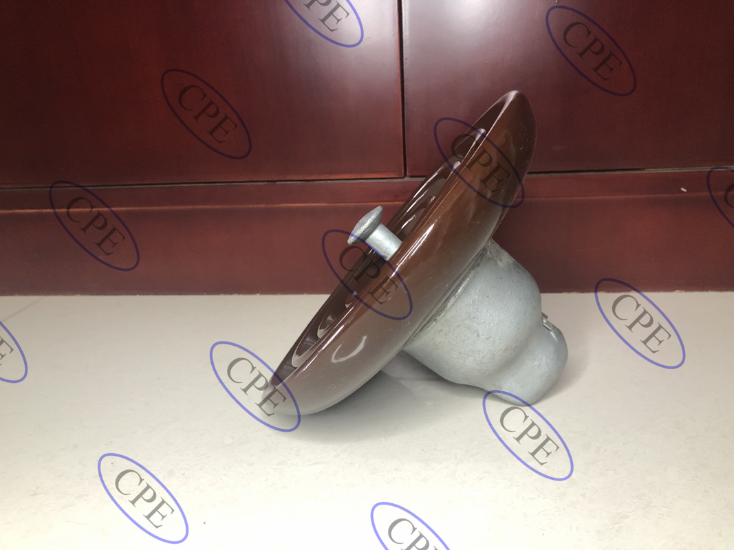 ANSI는 자기 C-110 현수애자를 갈변시킵니다