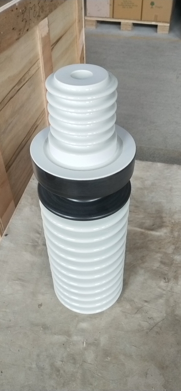IEC기준 36kV 12Sheds 가스는 화이트 색 OEM에 금속을 입혀 격리했습니다