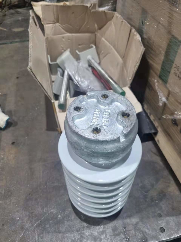 회색 광택 위수지 전기백자기 절연체 8.9kN ANSI TR-208 OEM