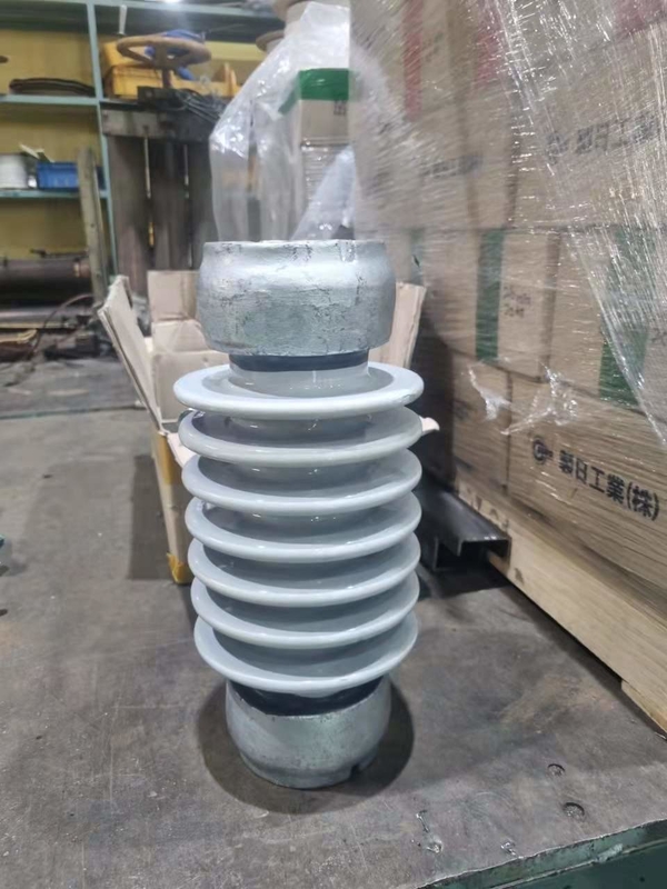 회색 광택 위수지 전기백자기 절연체 8.9kN ANSI TR-208 OEM